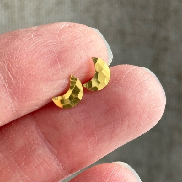 14k Gold Vermeil Dainty Moon Stud Earrings - Picture 4 of 8